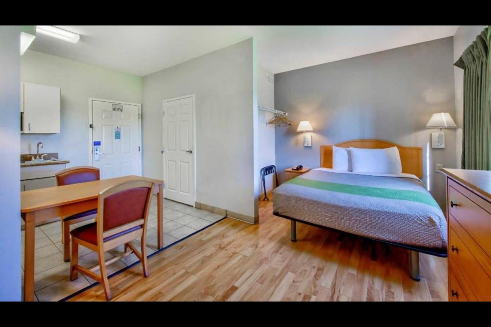 Oyo Townhouse Sulphur,La Extended Stay Exterior photo
